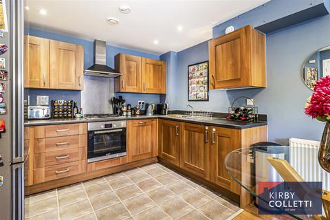 2 bedroom apartment for sale, Woollens Grove, Hoddesdon