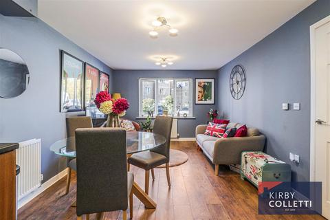 2 bedroom apartment for sale, Woollens Grove, Hoddesdon