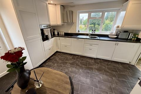 undefined, Spinney Crescent, Dunstable