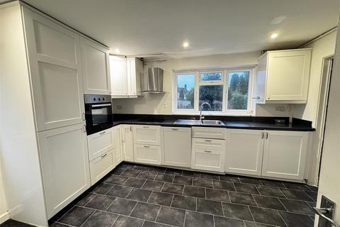 undefined, Spinney Crescent, Dunstable