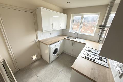 3 bedroom terraced house to rent, Castleford Street, L15 8JP,