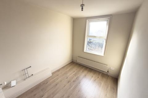 3 bedroom terraced house to rent, Castleford Street, L15 8JP,