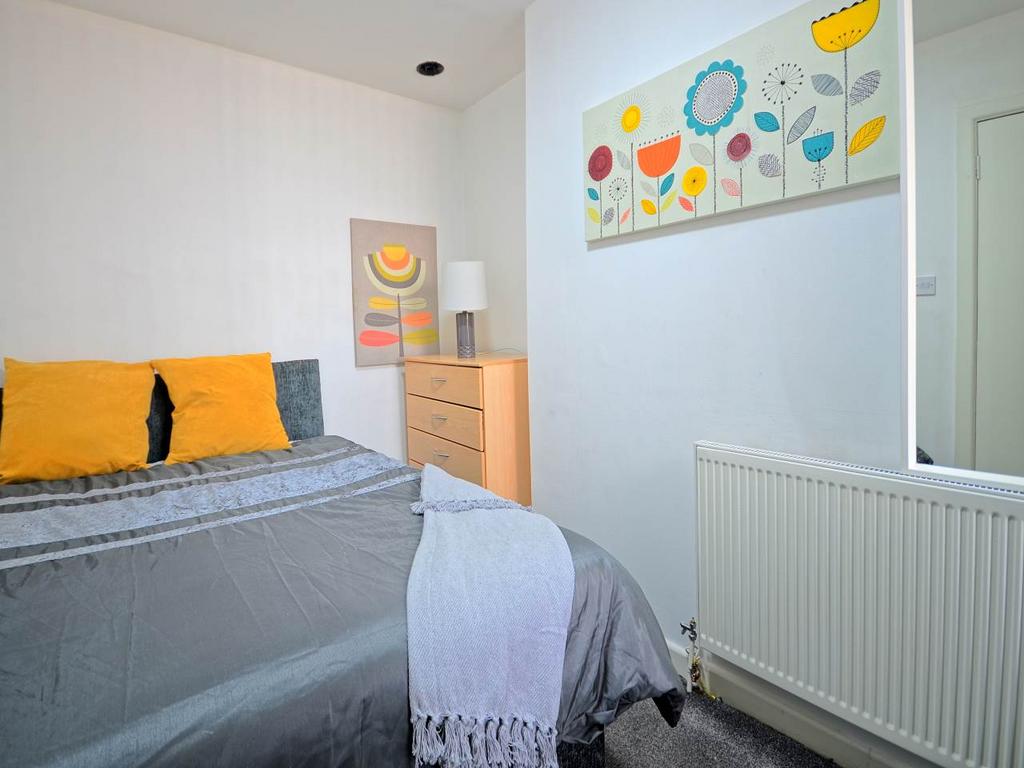 Bed 1 HDR