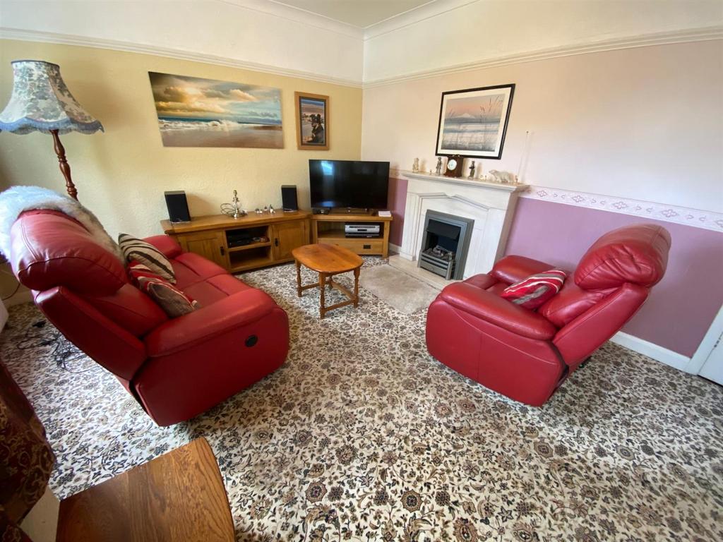 Lounge 1.jpg