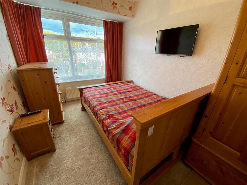 Bed 1.jpg