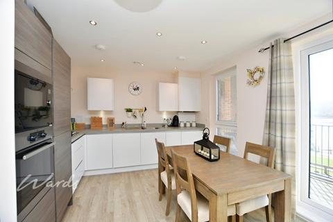2 bedroom apartment to rent, Knights Templar Way Strood ME2