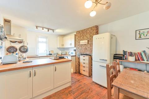 2 bedroom flat to rent, .Acre Lane, Brixton, London, SW2
