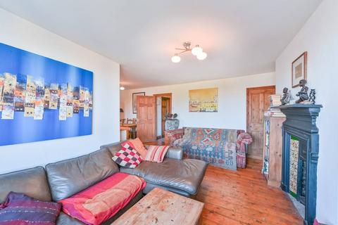 2 bedroom flat to rent, .Acre Lane, Brixton, London, SW2