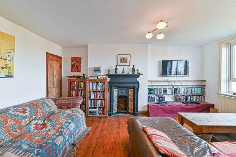 2 bedroom flat to rent, .Acre Lane, Brixton, London, SW2