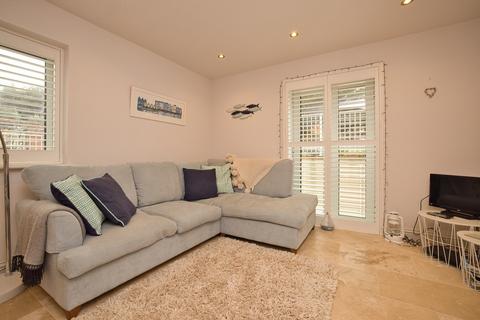2 bedroom flat for sale, Dumpton Park Drive, Broadstairs, CT10