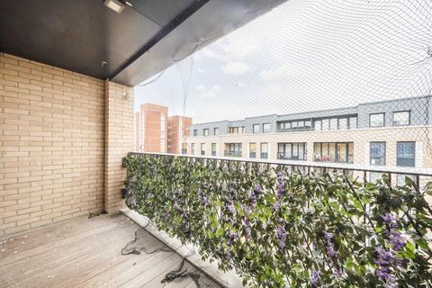 2 bedroom flat to rent, Denman Avenue, Southall UB2