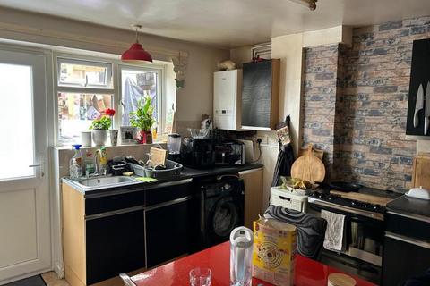4 bedroom semi-detached house for sale, Willow Street, Ellesmere.