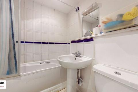 undefined, Romford Road, Stratford, E15