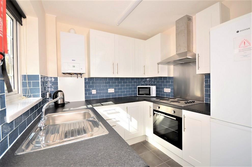 8-travis-place-kitchen.990x0.jpg