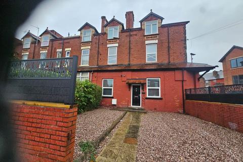 2 bedroom ground floor flat to rent, A 87, Birch Lane, Manchester, M13