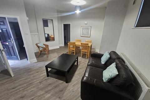 2 bedroom ground floor flat to rent, A 87, Birch Lane, Manchester, M13