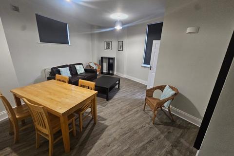 2 bedroom ground floor flat to rent, A 87, Birch Lane, Manchester, M13