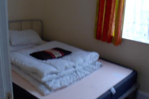 1 bedroom flat to rent, Tara Street, Holyhead, LL65