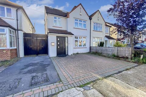4 bedroom semi-detached house for sale, Dorset Waye, Hounslow