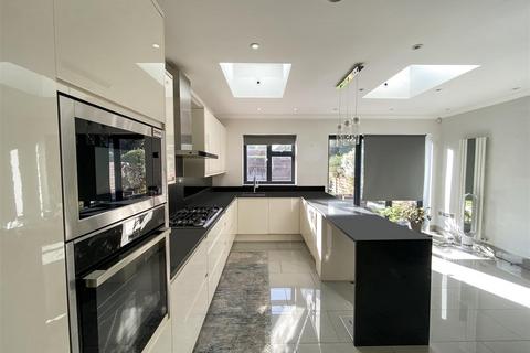 4 bedroom semi-detached house for sale, Dorset Waye, Hounslow