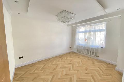 4 bedroom semi-detached house for sale, Dorset Waye, Hounslow