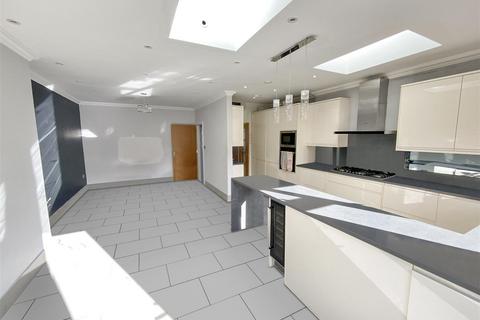 4 bedroom semi-detached house for sale, Dorset Waye, Hounslow