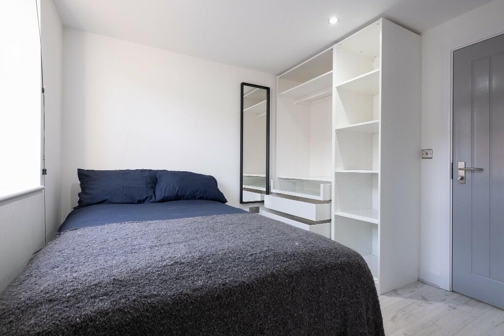 A bright and tidy double bedroom featuring a co...