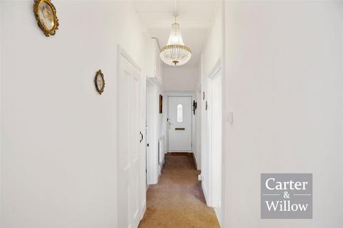 2 bedroom maisonette for sale, Lindisfarne Road, Dagenham, Essex