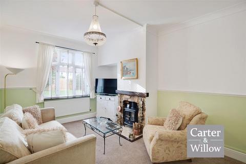 2 bedroom maisonette for sale, Lindisfarne Road, Dagenham, Essex