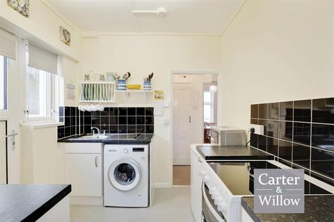 2 bedroom maisonette for sale, Lindisfarne Road, Dagenham, Essex