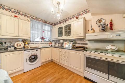 3 bedroom terraced house for sale, Bramdean Crescent, London SE12