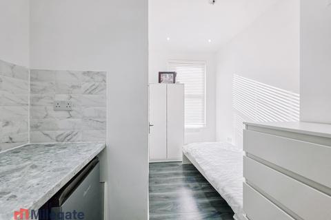 undefined, Cliff Avenue, Westcliff-On-Sea SS0