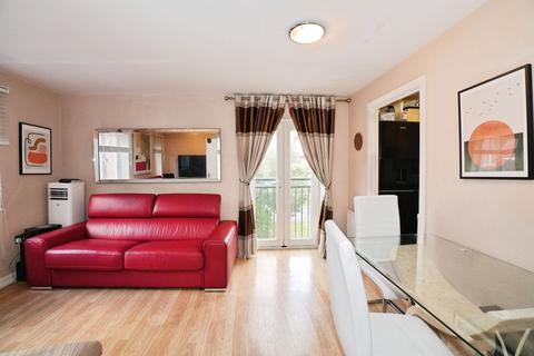 2 bedroom flat for sale, Glandford Way, Chadwell Heath, RM6