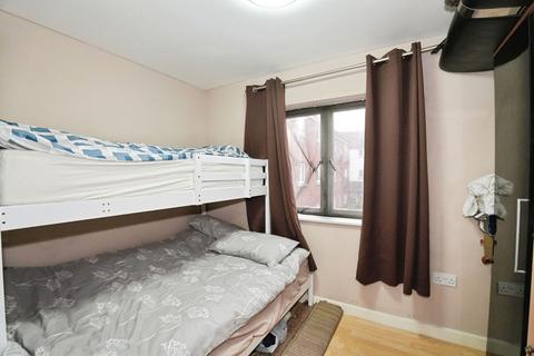 2 bedroom flat for sale, Glandford Way, Chadwell Heath, RM6