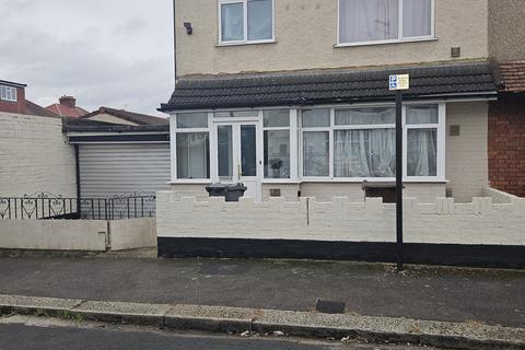 3 bedroom semi-detached house for sale, Rossindel Road, Hounslow TW3