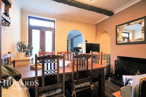 2 bedroom semi-detached house for sale, Commodore Road, Lowestoft