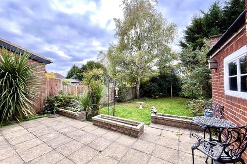 3 bedroom terraced house for sale, Moor Lane, Chessington, Surrey. KT9 1BW