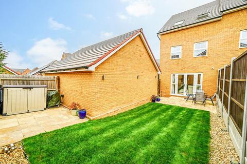 3 bedroom semi-detached house for sale, Wallis Drive, Leighton Buzzard