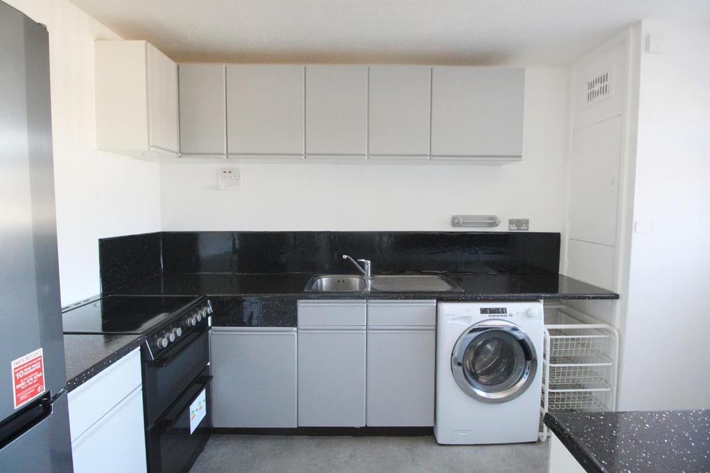 Kitchen 1.JPG