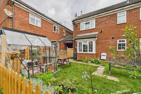 undefined, Iris Close, Aylesbury, Buckinghamshire