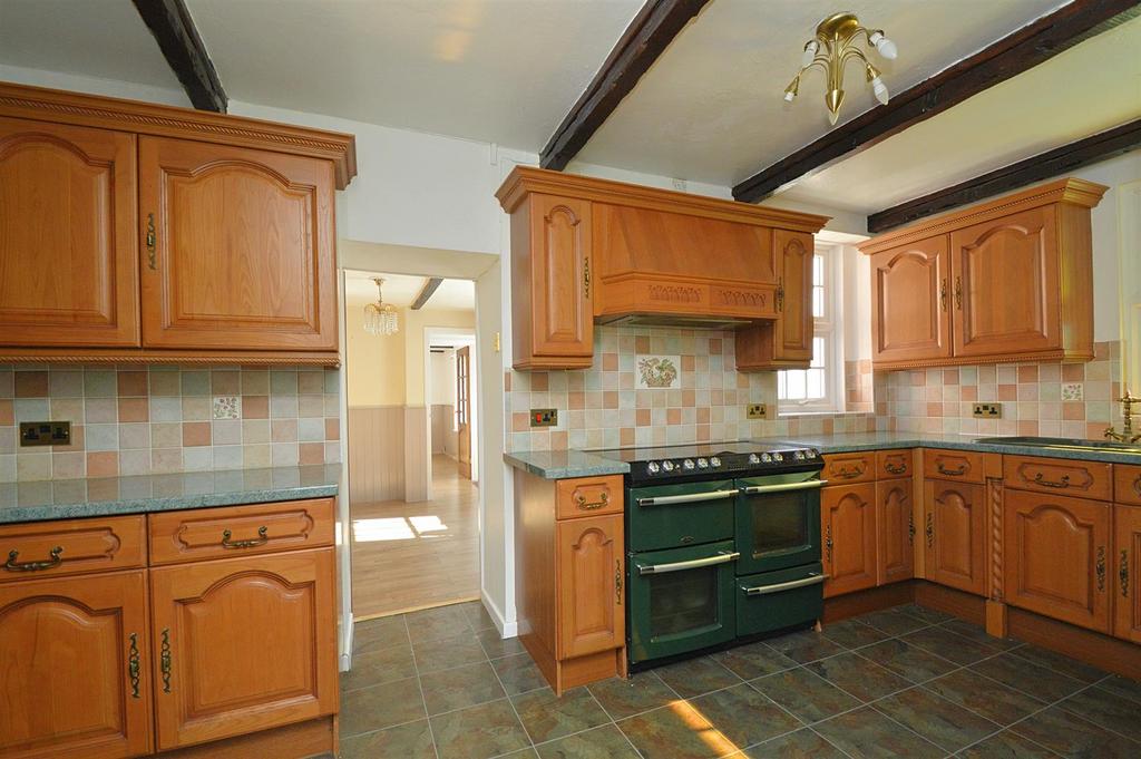 Resized Kitchen1.jpg