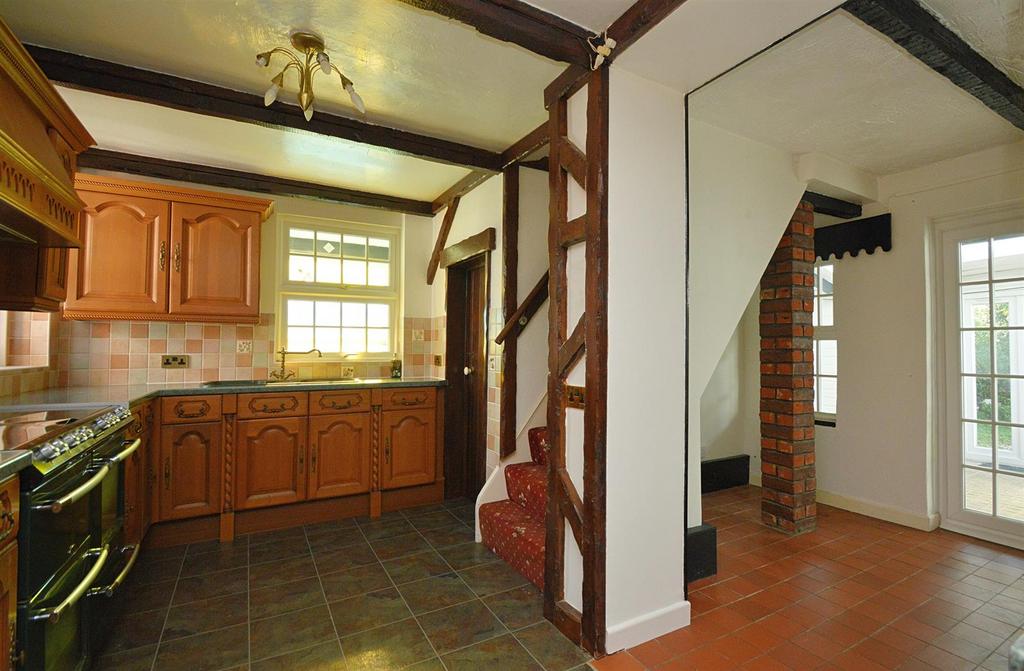 Resized Kitchen2.jpg