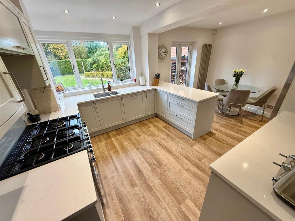WR131 Kitchen.jpg