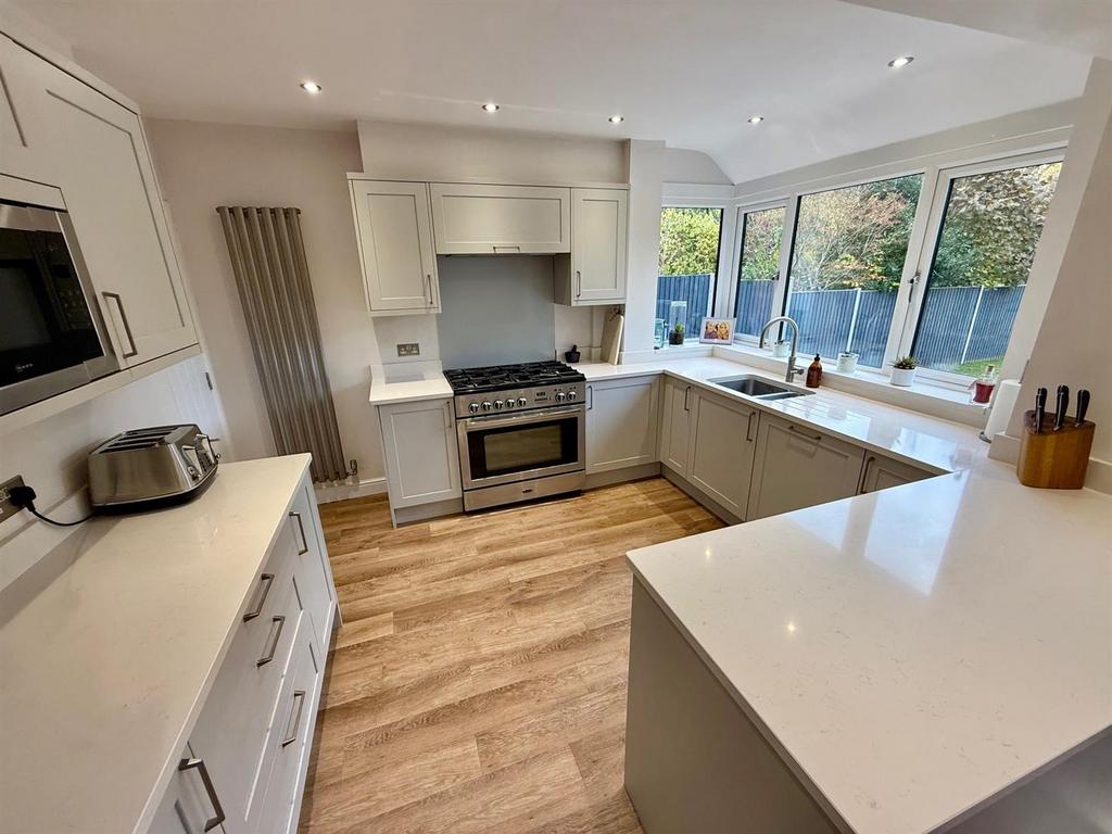 WR131 Kitchen4.jpg