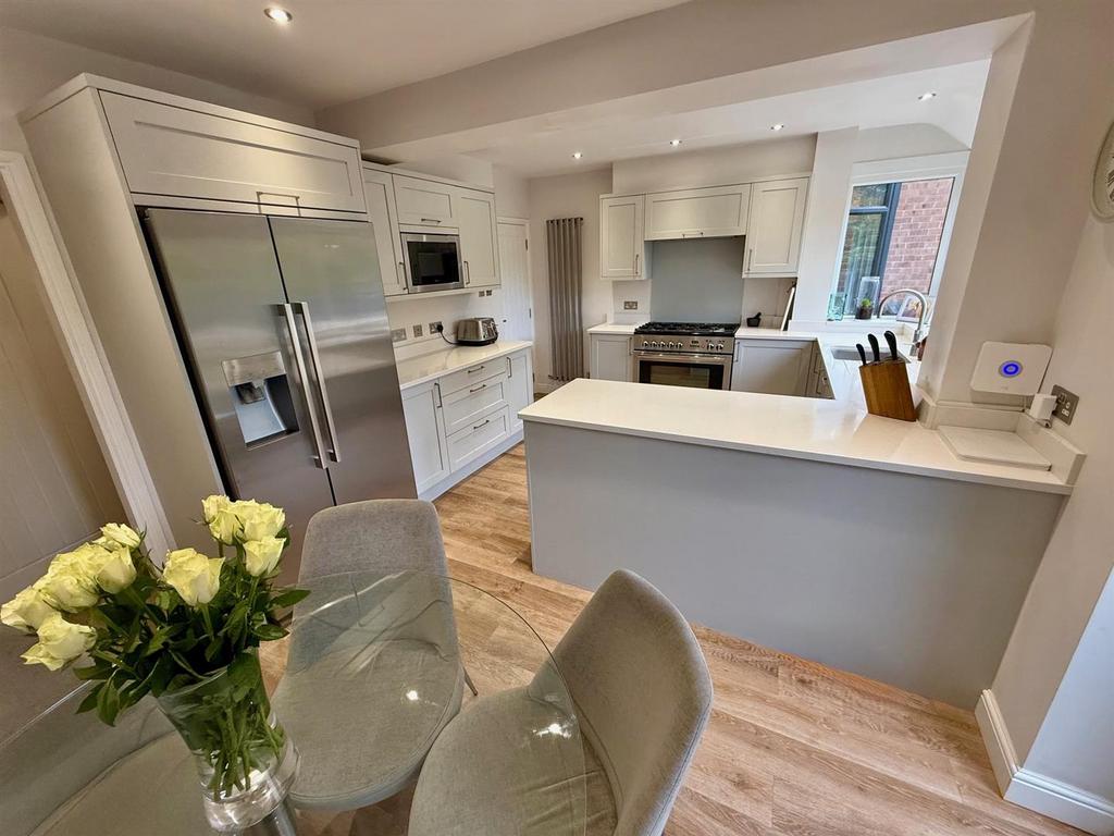 WR131 Kitchen3.jpg