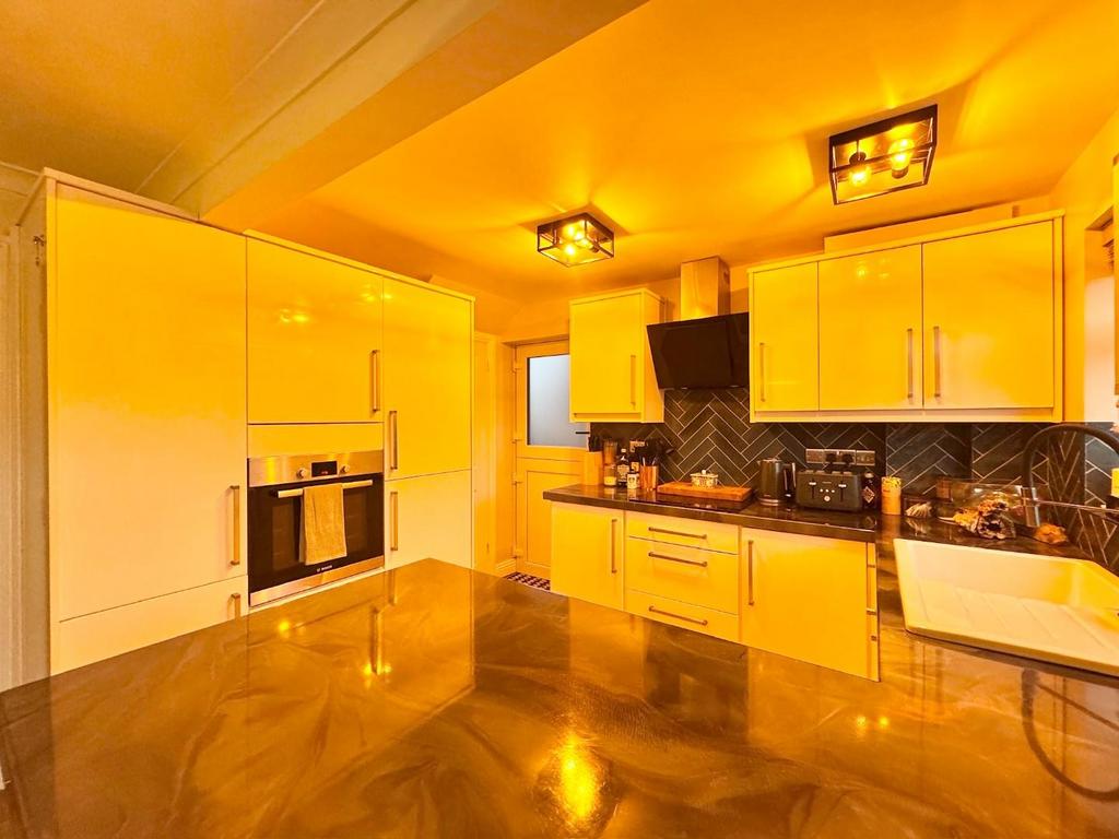 Kitchen &amp; Dining Rooms