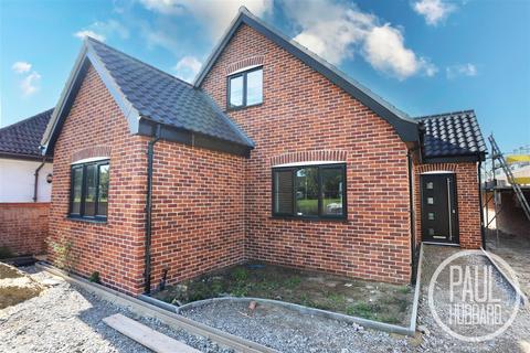 4 bedroom detached bungalow for sale, Beccles Road, Carlton Colville, NR33