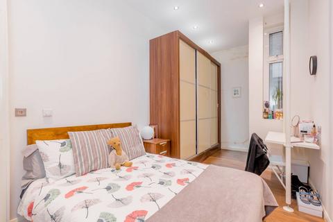 2 bedroom flat to rent, Kingsland High Street, Dalston, London, E8