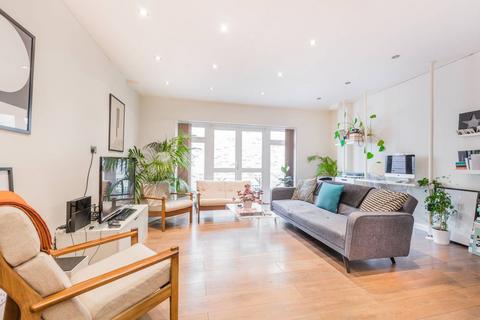 2 bedroom flat to rent, Kingsland High Street, Dalston, London, E8