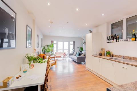 2 bedroom flat to rent, Kingsland High Street, Dalston, London, E8